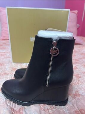 Michael Kors Evelyn Wedge Bootie – Women’s Size 6M